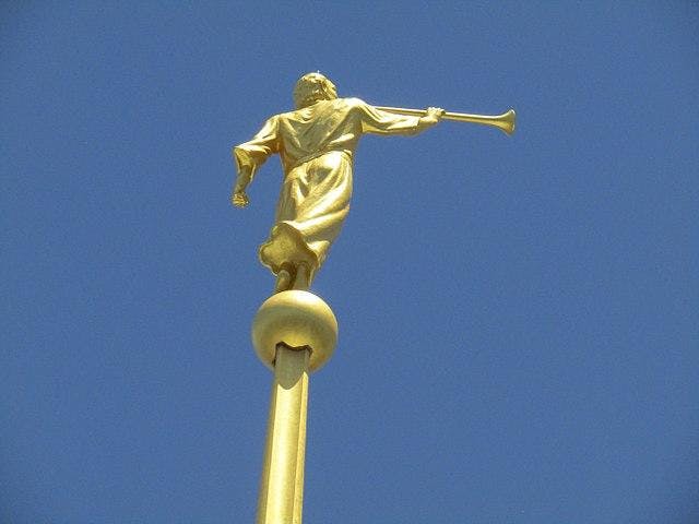 640px-Draper_Utah_Temple's_Angel_Moroni_(35081379583).jpg