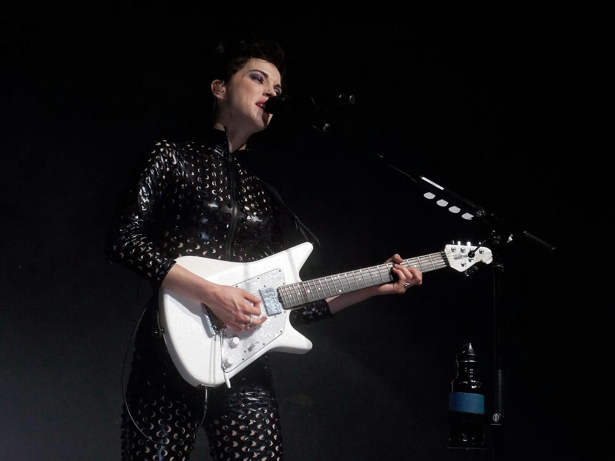 St._Vincent_in_Indianapolis_(May_29,_2015)_06.jpg