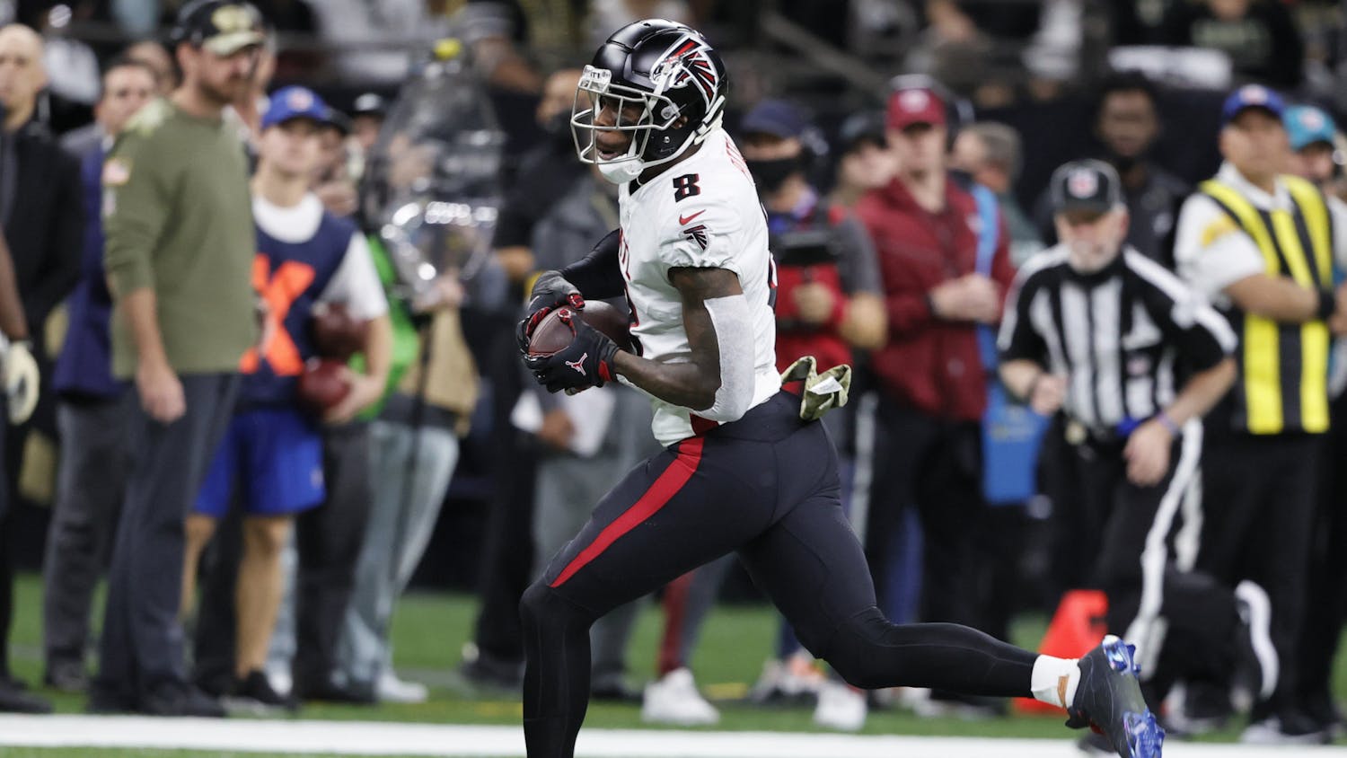 Atlanta Falcons tight end Kyle Pitts (8) runs against the New Orleans Saints during the first half of an NFL football game, Sunday, Nov. 7, 2021, in New Orleans. (AP Photo/Butch Dill)