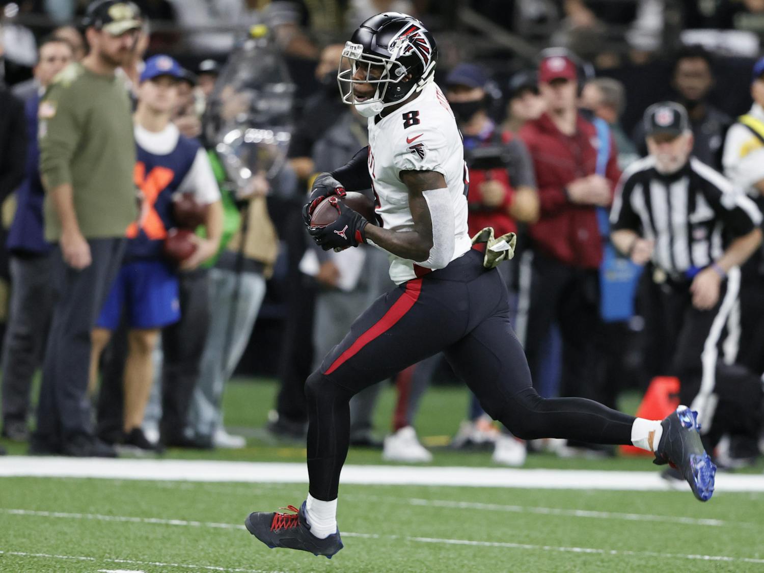 Atlanta Falcons tight end Kyle Pitts (8) runs against the New Orleans Saints during the first half of an NFL football game, Sunday, Nov. 7, 2021, in New Orleans. (AP Photo/Butch Dill)