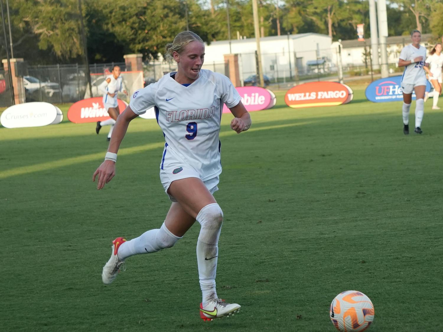 Senior defender Josie Curtis dribbles the ball up the field in the Gators' 1-0 loss to the Mississippi State Bulldogs on Thursday, Oct. 5, 2023.