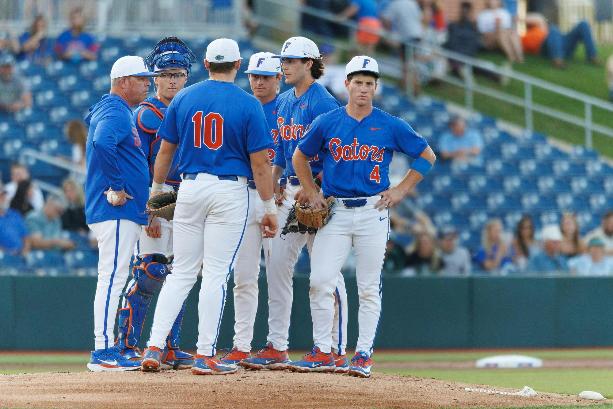 Florida head coach Kevin O’Sullivan stands at the mound for a ptiching change during an NCAA baseball game against Jacksonville University, Tuesday, March 31, 2026, in Gainesville, Fla.