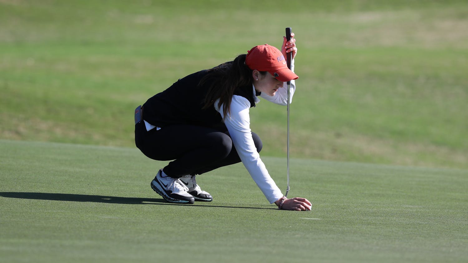 Maisie Filler lines up a putt at the Gators Invitational on Feb. 21. Florida's season came to an end at the NCAA Regionals Wednesday. / UAA Communications photo by Alex de la Osa