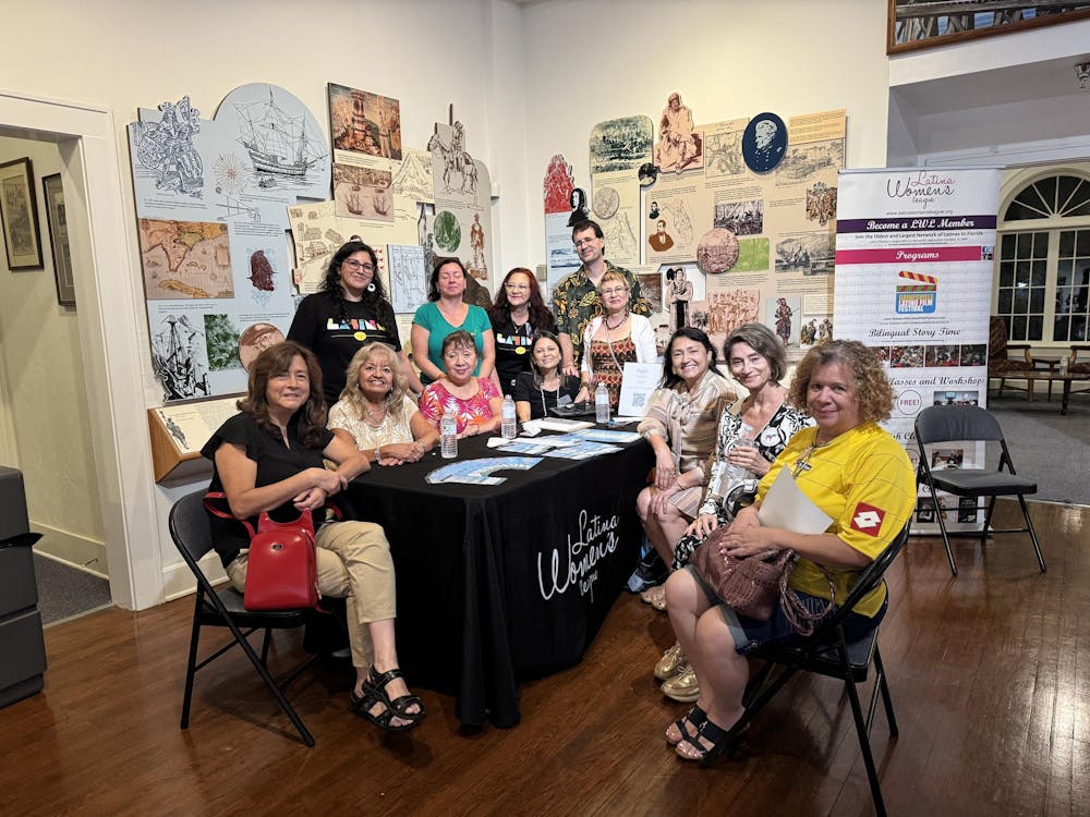 <p>Taste of the World organizers gather around to greet guests Friday, Sept. 29. | Los organizadores de Taste of the World se reúnen para recibir a los invitados el viernes 29 de septiembre.</p>