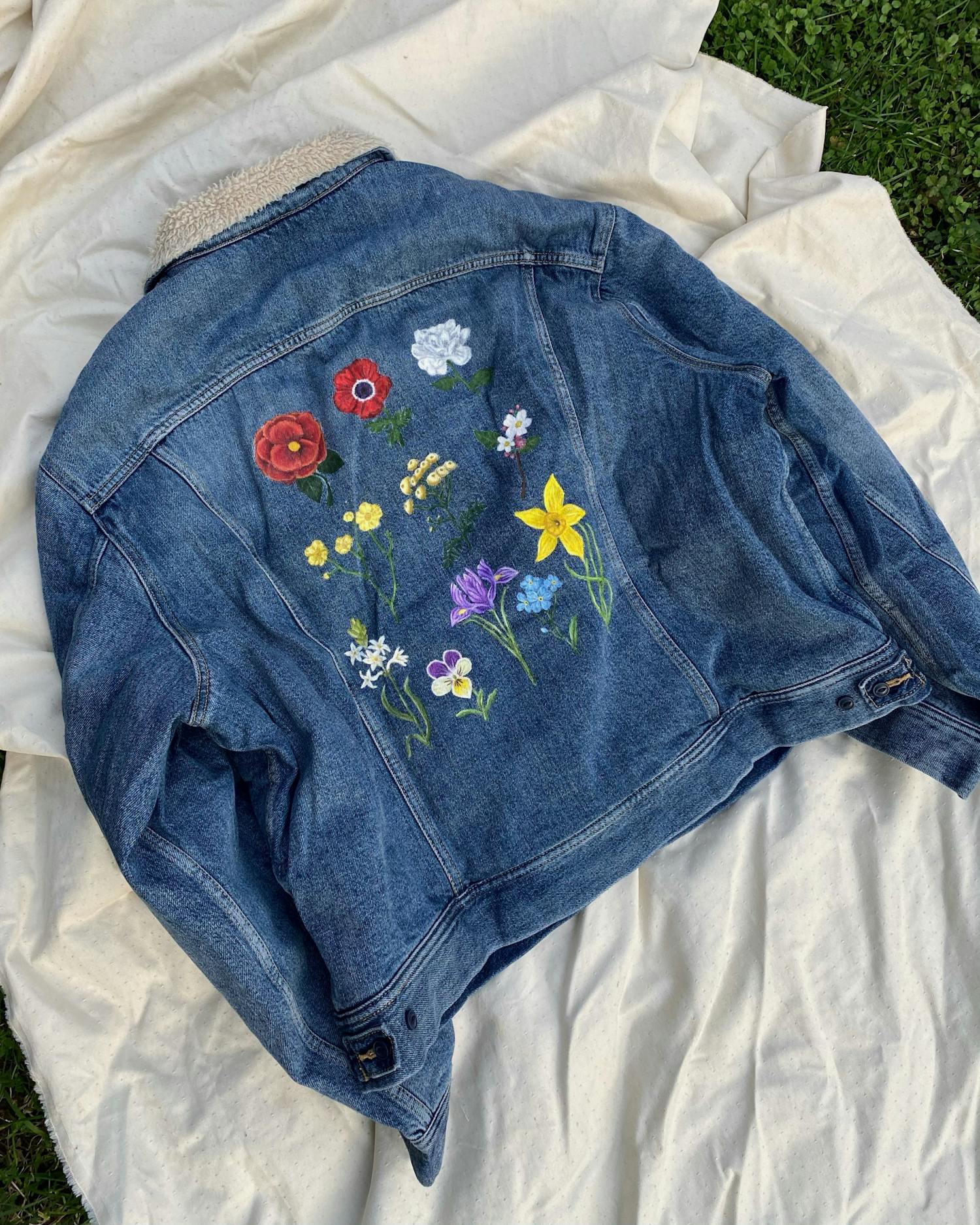 Inspired by Sam Smith’s “Love Goes” album merchandise, these flowers took Vanessa Villarreal 15 hours to paint. 