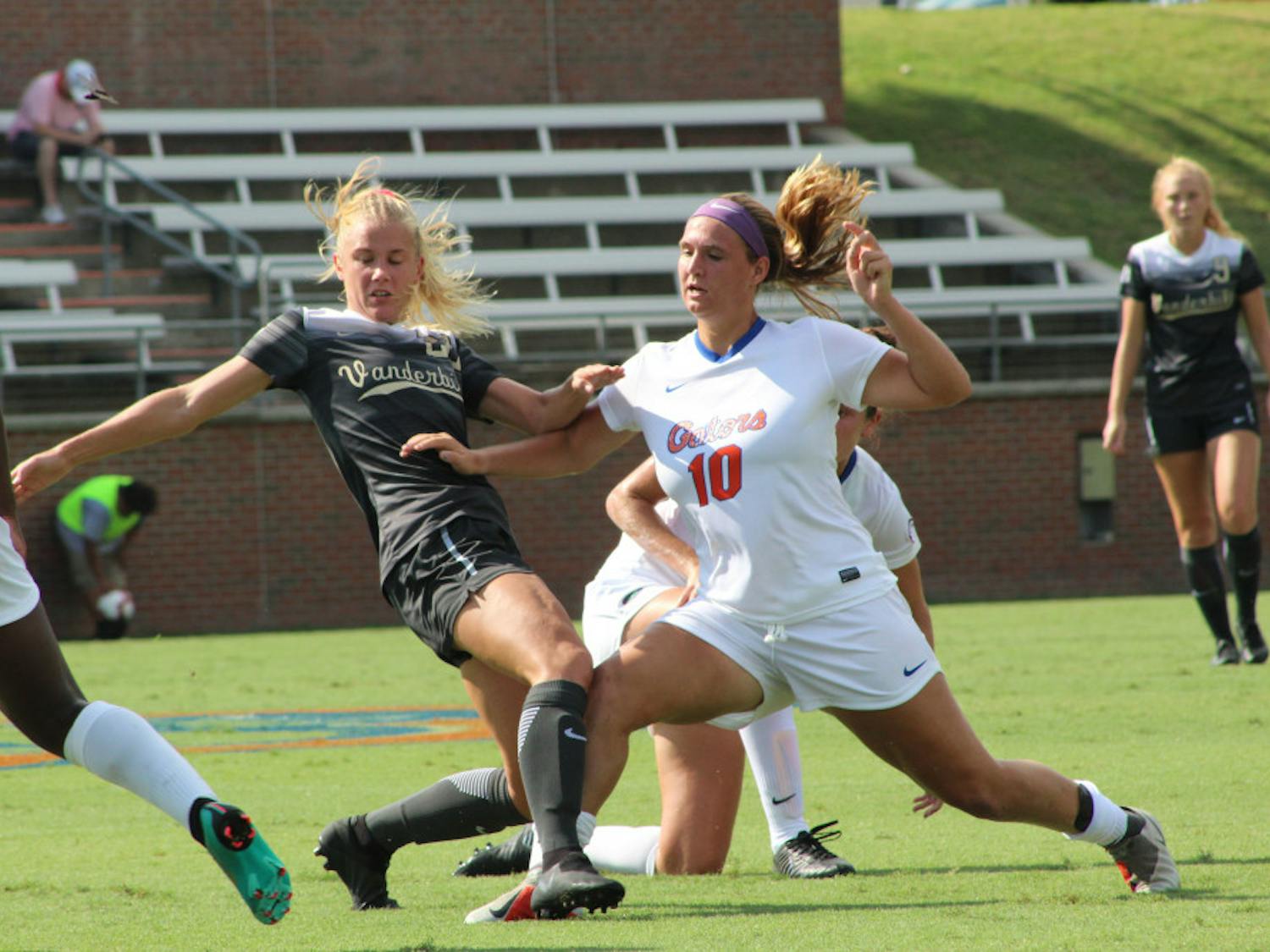 Midfielder Tess Sapone notched the lone goal in Florida’s 1-0 win over Georgia on Thursday night. The goal snapped a four-game scoreless streak.
