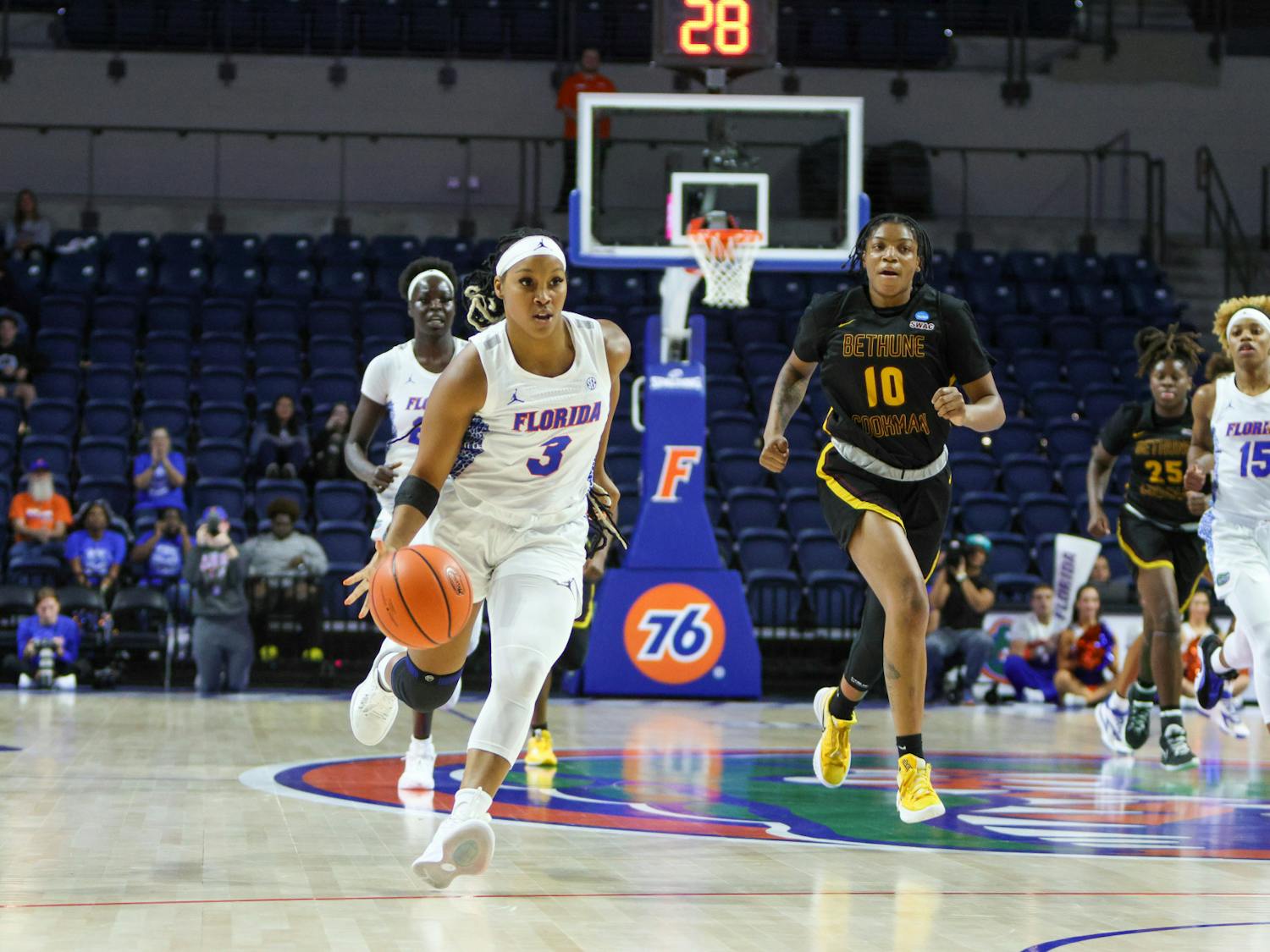 Florida guard KK Deans dribbles the ball down the court in the Gators&#x27; victory over Bethune-Cookman Friday, Nov. 18, 2022.