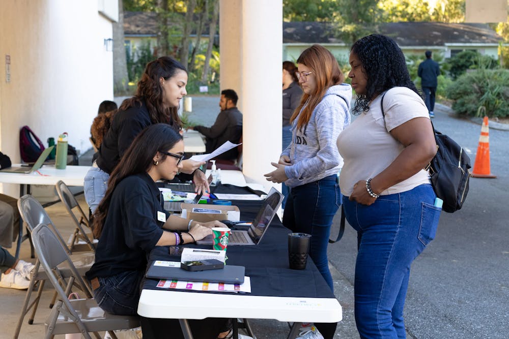 <p>Volunteers check in patients at the Children Beyond Our Borders Health Fair on Nov 16. 2024. | Los voluntarios registran a los pacientes en la Feria de la Salud de Children Beyond Our Borders el 16 de noviembre del 2024.</p>