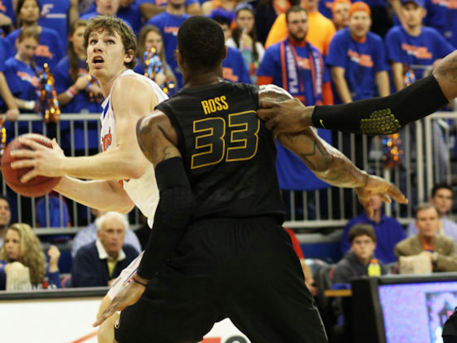 Senior forward Erik Murphy prepares to take a shot during Florida’s 83-52 win against Missouri on Jan. 19 in the O’Connell Center.
