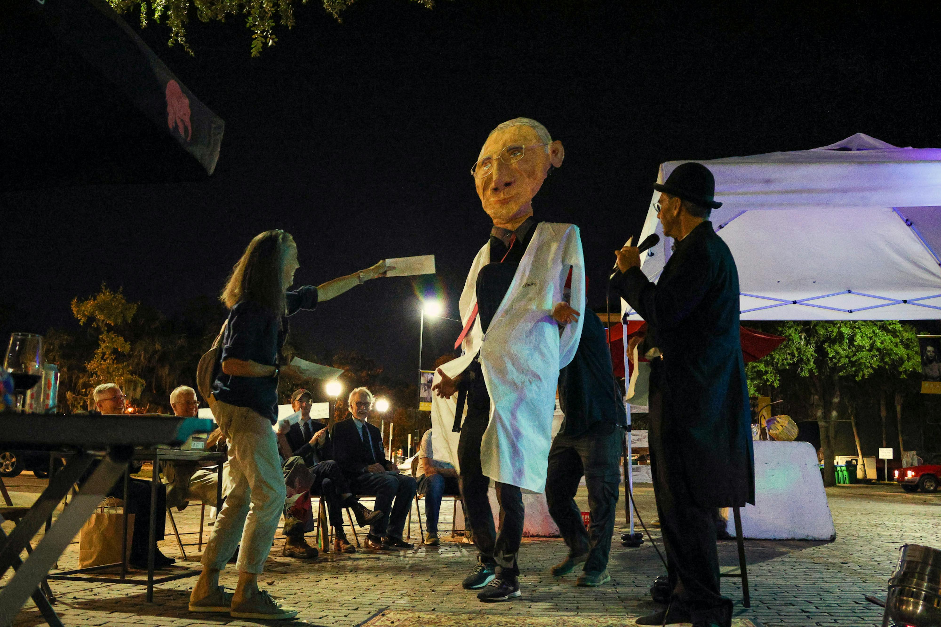 Dr. Anthony Fauci look-alikes take over downtown Gainesville - The Independent Florida Alligator - Vimarsana News
