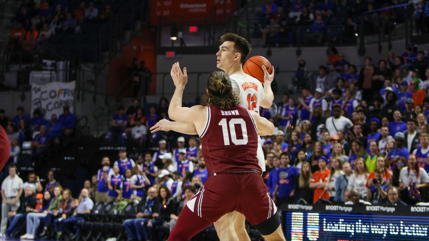 Florida forward Colin Castleton holds the ball in the Gators 81-60 victory against the South Carolina Gamecocks Wednesday, Jan. 25, 2023.