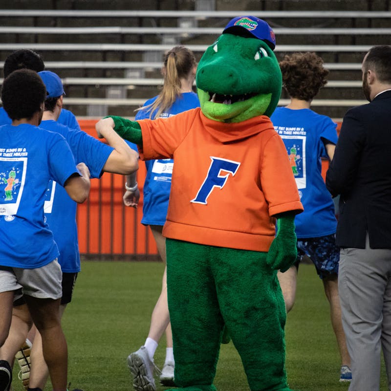 UF breaks world record for fist bumps by mascot 