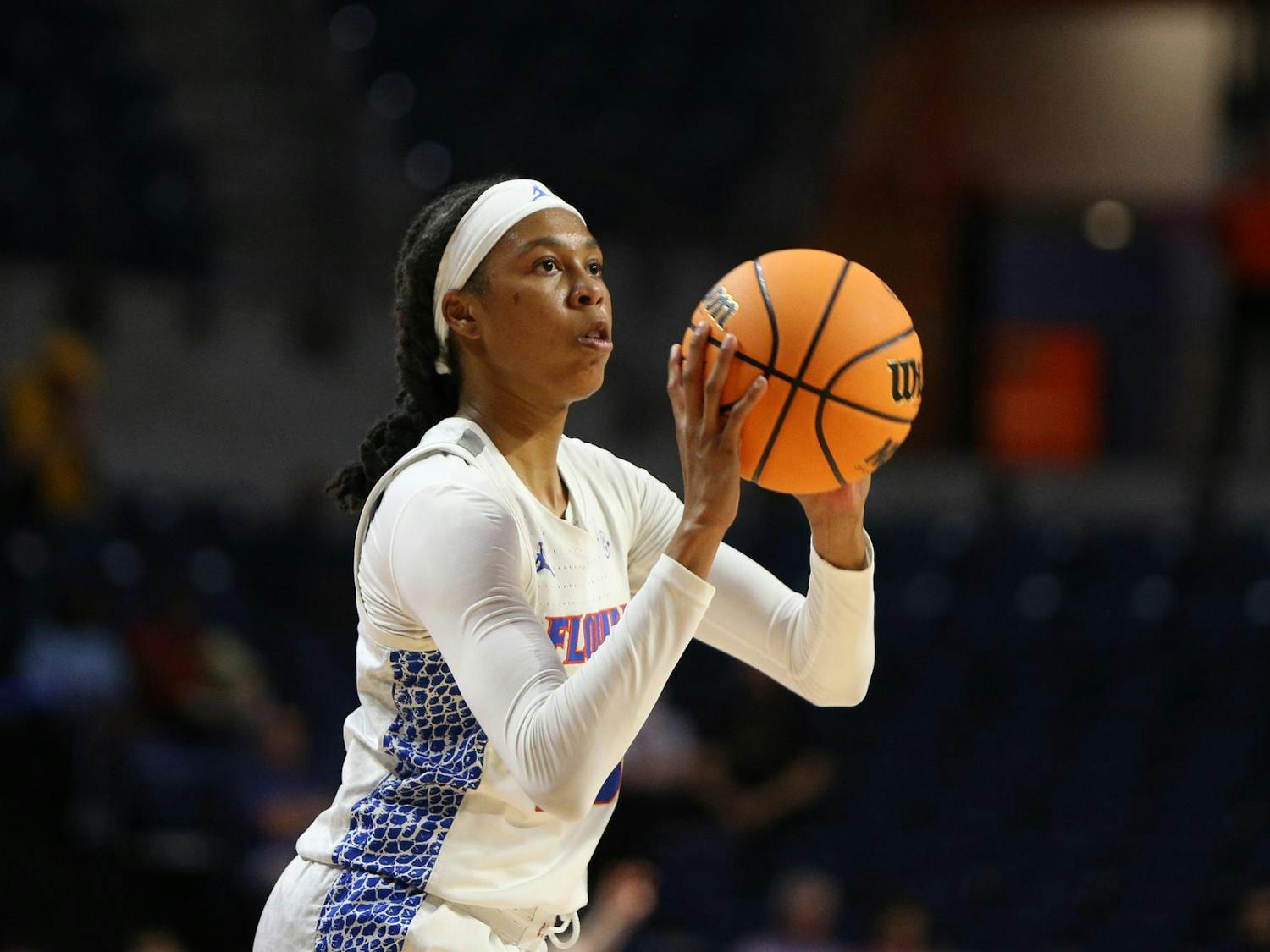 Florida Gators Guard Jeriah Warren (20) prepares to take a shot against the FAMU Rattlers during the first half at Stephen C. O'Connell Center on Thursday, November 7, 2024.