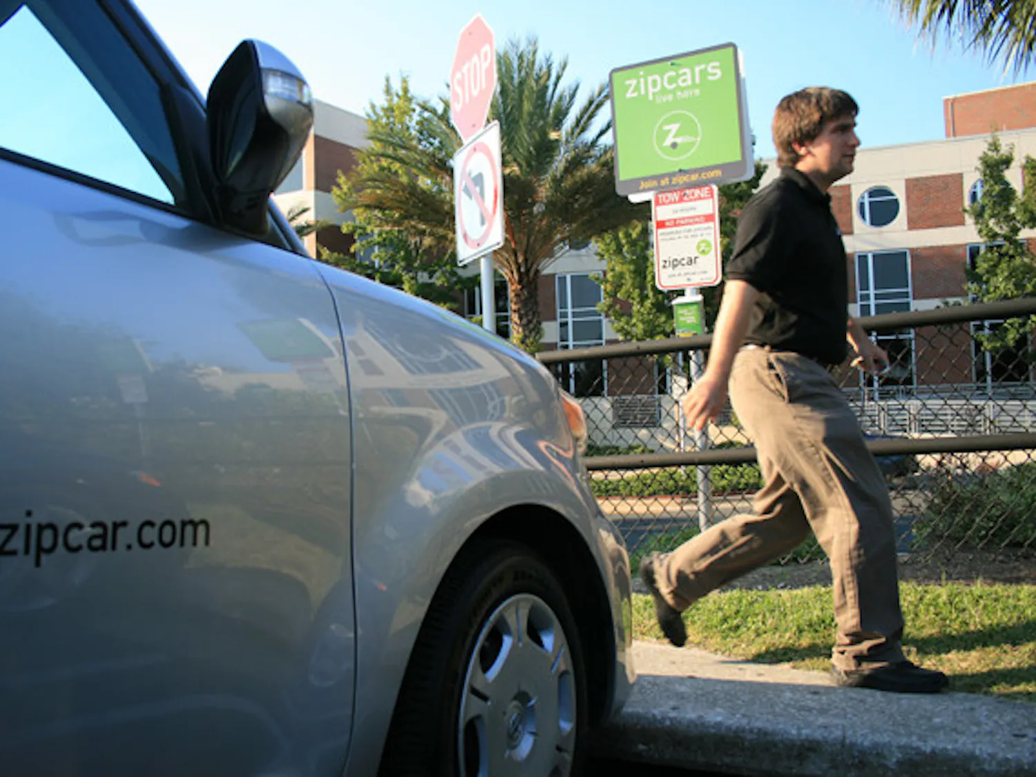Paul Maneval, Apple service coordinator at UF Apple Tech Hub, conserves energy by carpooling to get where he needs to go.