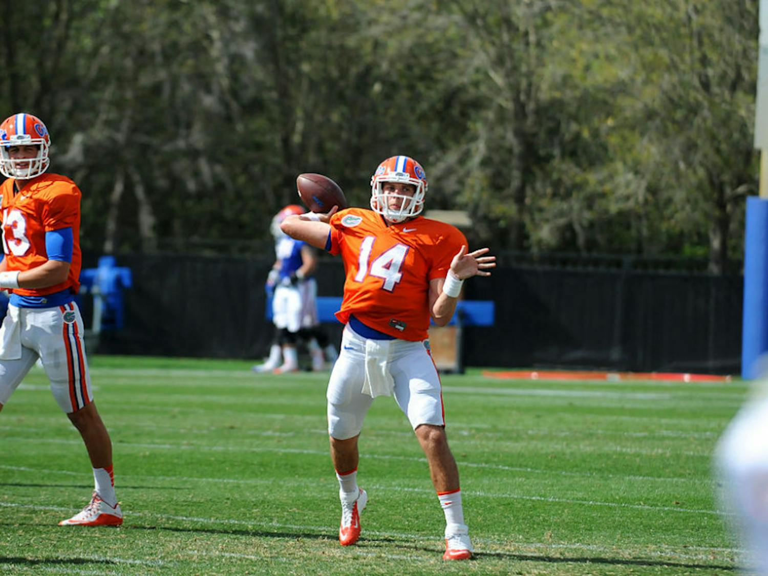 Florida quarterback Luke Del Rio throws a pass during a Spring practice on March 16, 2016, at the Sanders Practice Fields. 