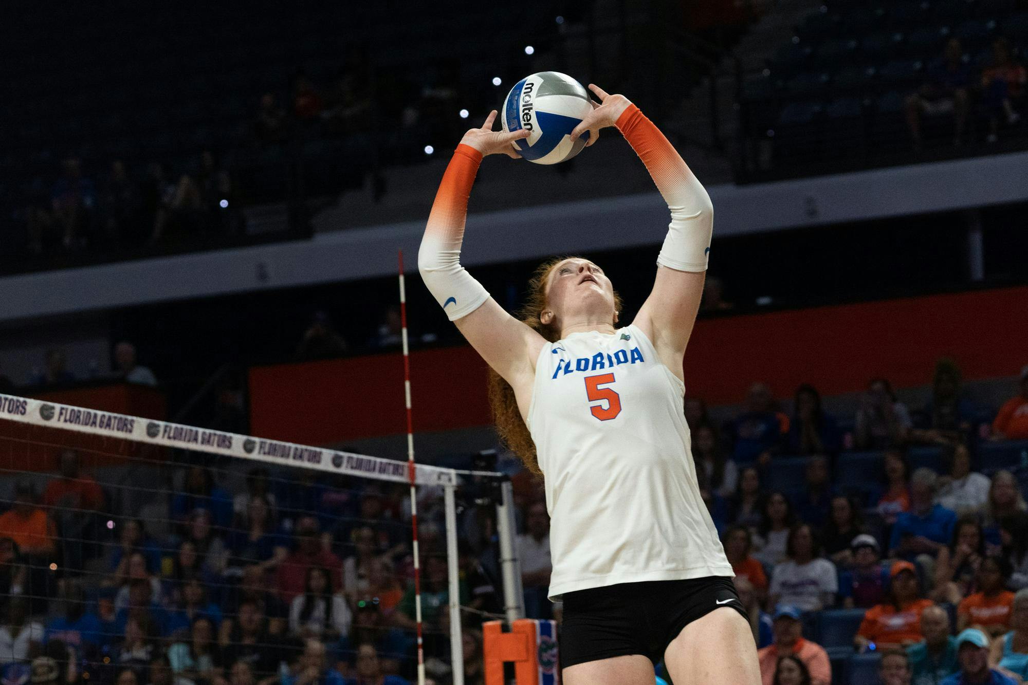 Florida Gators setter Alexis Stucky (5) sets the ball during the team’s 3-0 sweep over the Alabama Crimson Tide on Sunday, November 10, 2024.