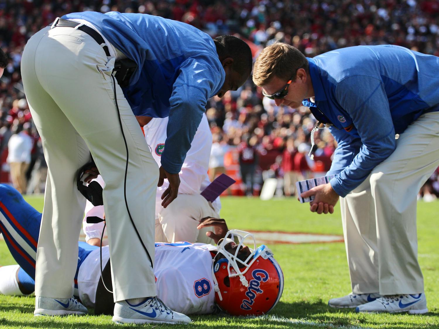 Malik Zaire injured his knee during Saturday's 28-20 loss to South Carolina at Williams-Brice Stadium. After the initial injury, Zaire returned to the game two plays earlier, only to crumble after taking the snap and shifting his weight to left leg.