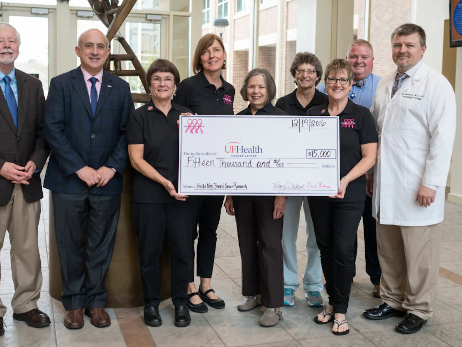 Survivors for Research presenting their yearly donation to Dr. Jonothan Licht, Director of the Cancer Center, and a group of breast cancer researchers. From Left: Dr. Wingard, Dr. Licht, Barb Thomas, Tammy Bernard, Dr. Beverly Roberts, Cheri Knecht, Terry Weber, Brian Sevier, Dr. Coy Heldermon.