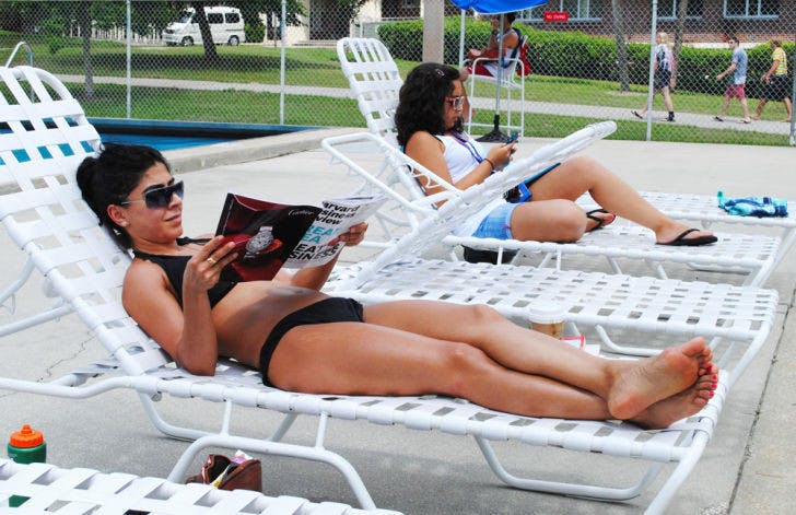 UF medical student Maryam Davoodi-Semiromi and UF psychology freshman Alexis Lopez lie out by Broward Pool on May 22.&nbsp;
&nbsp;
