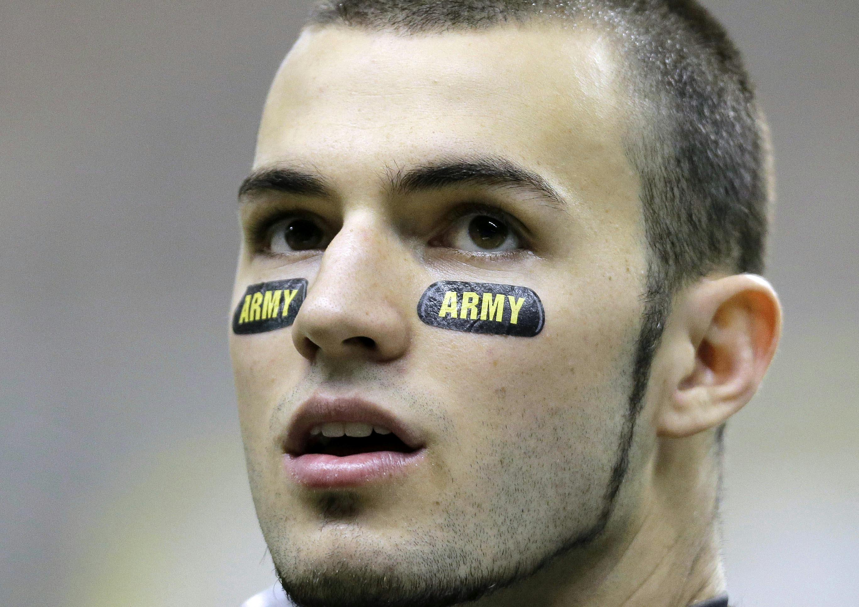Gators quarterback Will Grier was featured in a video on his Vine account yelling homophobic slurs in a locker room in April 2013.