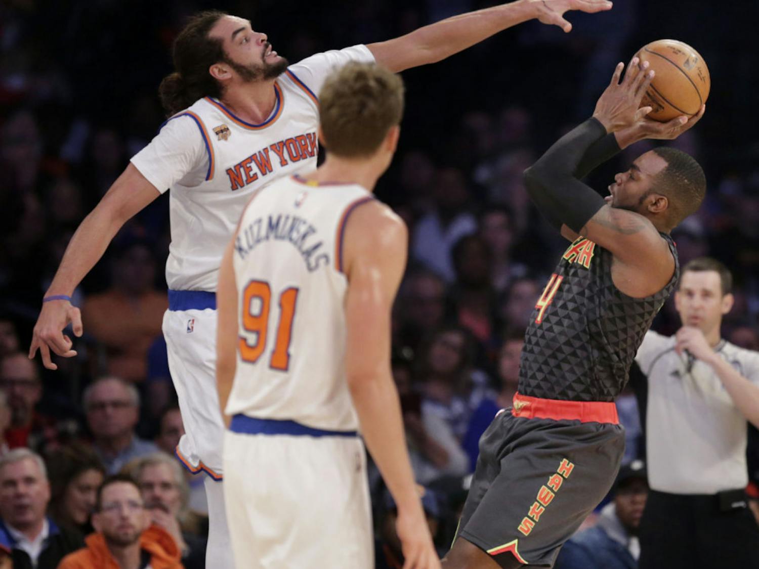 Atlanta Hawks' Paul Millsap, right, tries to get a shot past New York Knicks' Joakim Noah during the first half of the NBA basketball game, Monday, Jan. 16, 2017 in New York. (AP Photo/Seth Wenig)