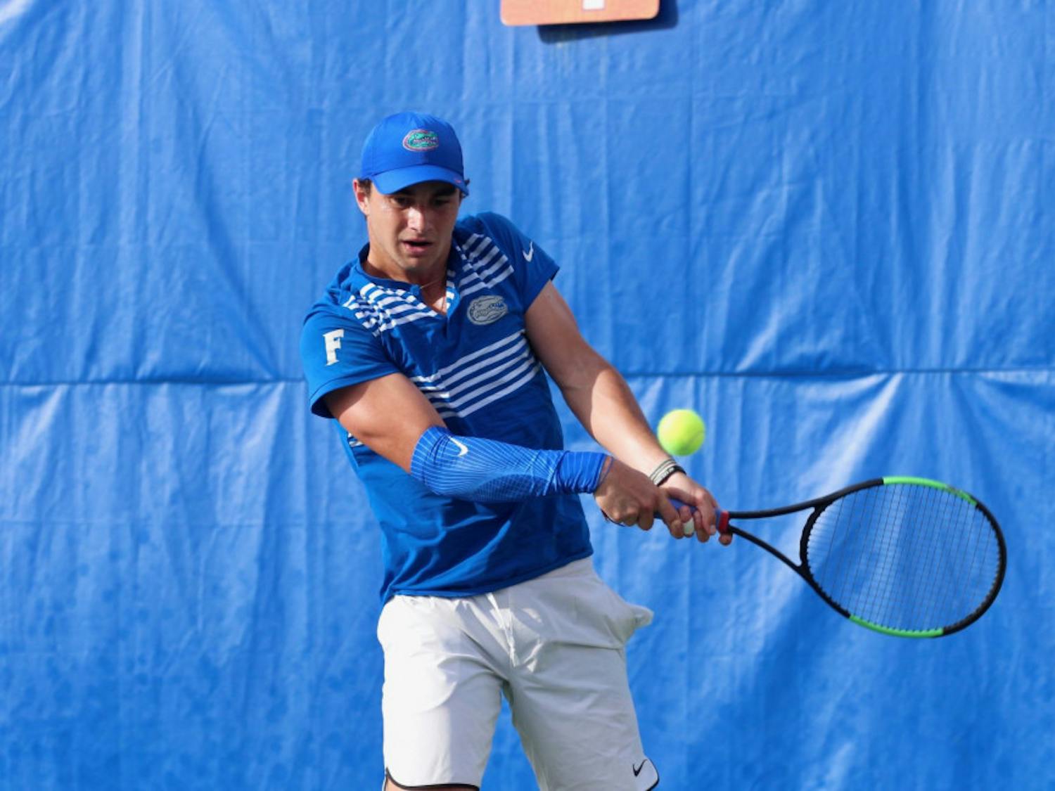 Sophomore Duarte Vale got a 6-4, 6-7, 1-0 singles victory in a 10-point tiebreaker&nbsp;in Florida's win over Auburn on Sunday. He improved to 9-0 in SEC play and extended his winning streak to 10 in singles.
&nbsp;