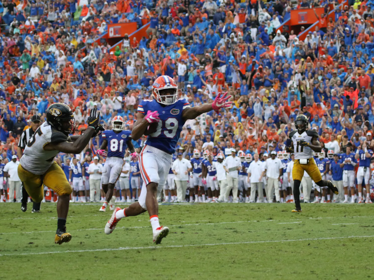 Tyrie Cleveland (89) runs toward the end zone during Florida's 40-14 win over Missouri on Oct. 15, 2016, at Ben Hill Griffin Stadium.