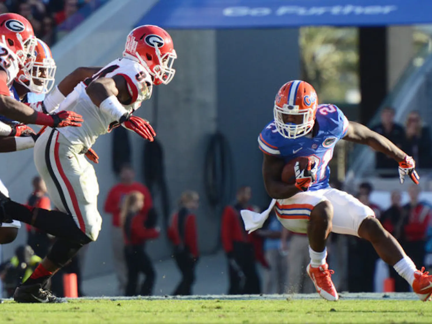 Kelvin Taylor (21) makes a cut while running the ball during Florida’s 23-20 loss to Georgia on Nov. 2 at EverBank Field in Jacksonville. The UF running back ran for 508 yards and four touchdowns in 2013.