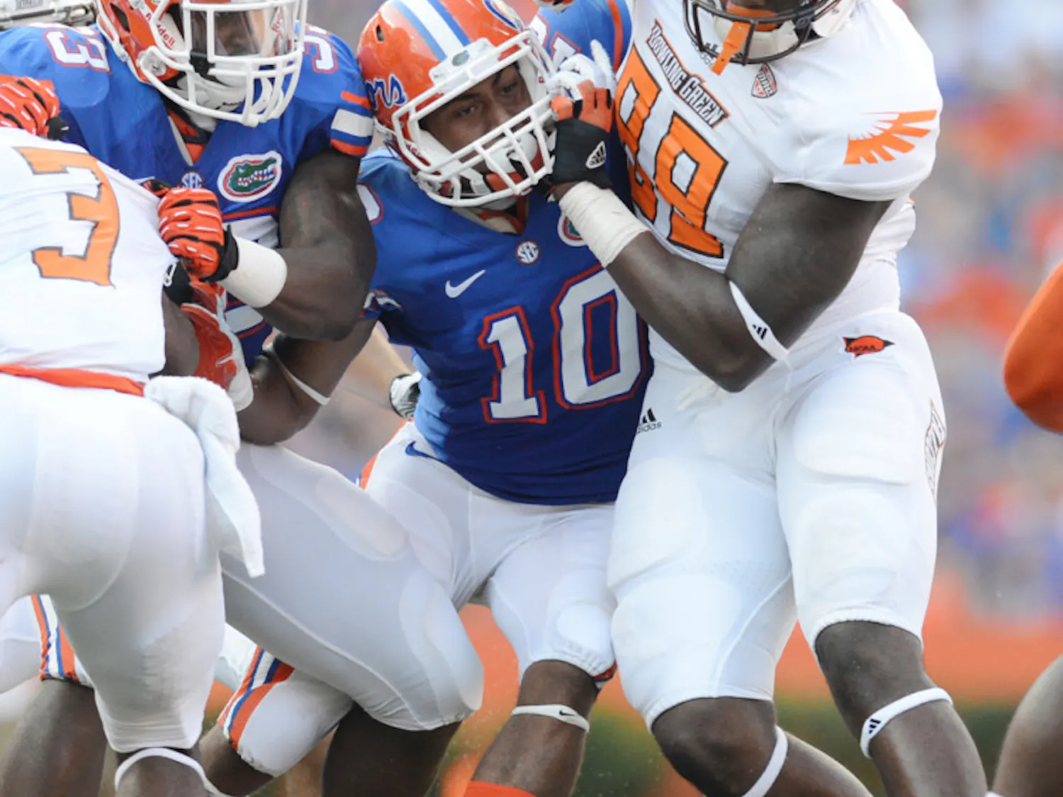 Valdez Showers battles a Bowling Green defender in Florida’s 27-14 win on Sept. 1. Showers moved from safety to tailback during the offseason.