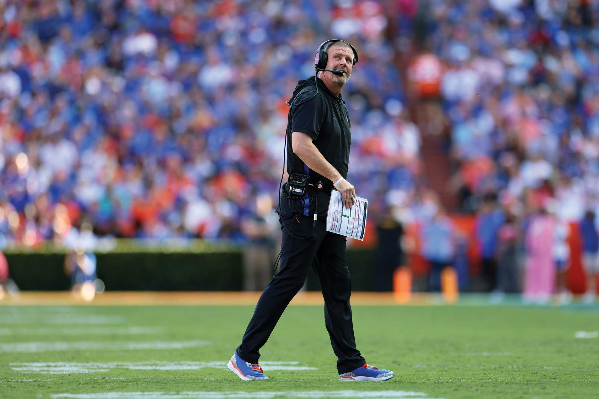 University&#x20;of&#x20;Florida&#x20;Head&#x20;Coach&#x20;Billy&#x20;Napier&#x20;walks&#x20;off&#x20;the&#x20;field&#x20;after&#x20;a&#x20;timeout&#x20;during&#x20;the&#x20;Gators&#x20;game&#x20;against&#x20;the&#x20;Bulldogs&#x20;at&#x20;Ben&#x20;Hill&#x20;Griffin&#x20;Stadium&#x20;in&#x20;Gainesville,&#x20;Fla.,&#x20;&#x20;Saturday,&#x20;Oct.&#x20;18,&#x20;2025.
