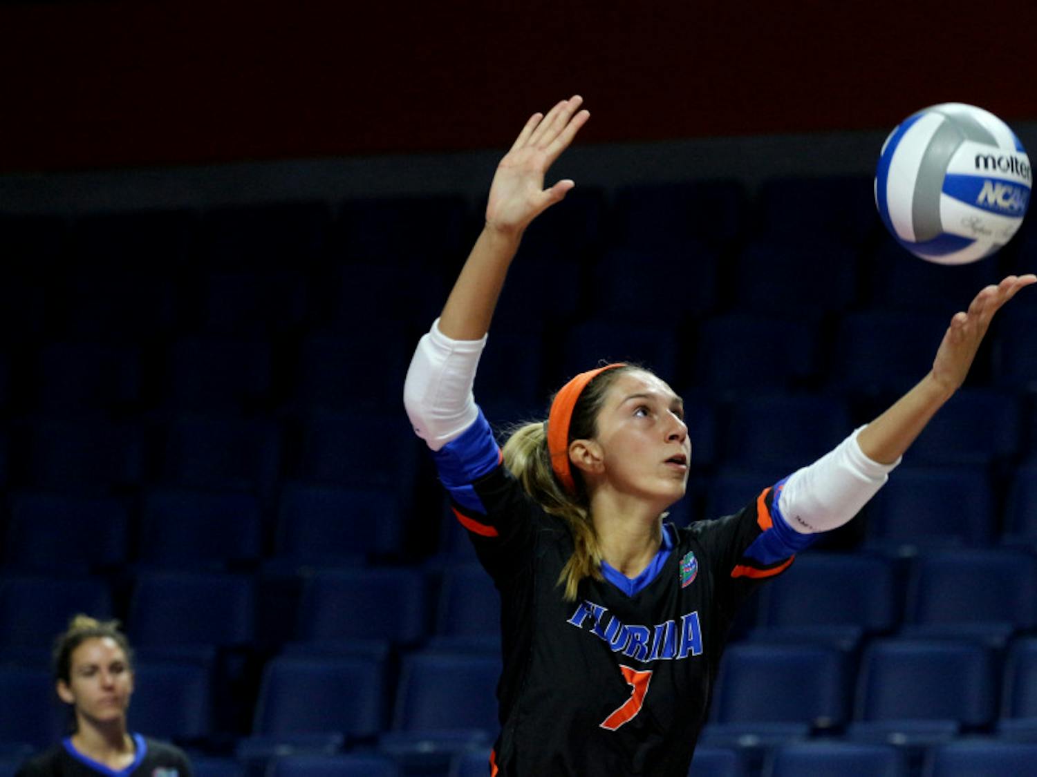 After recording 105 kills in 32 games in 2017, UF outside hitter Paige Hammons showed off her defense in the 2018 Orange and Blue scrimmage.