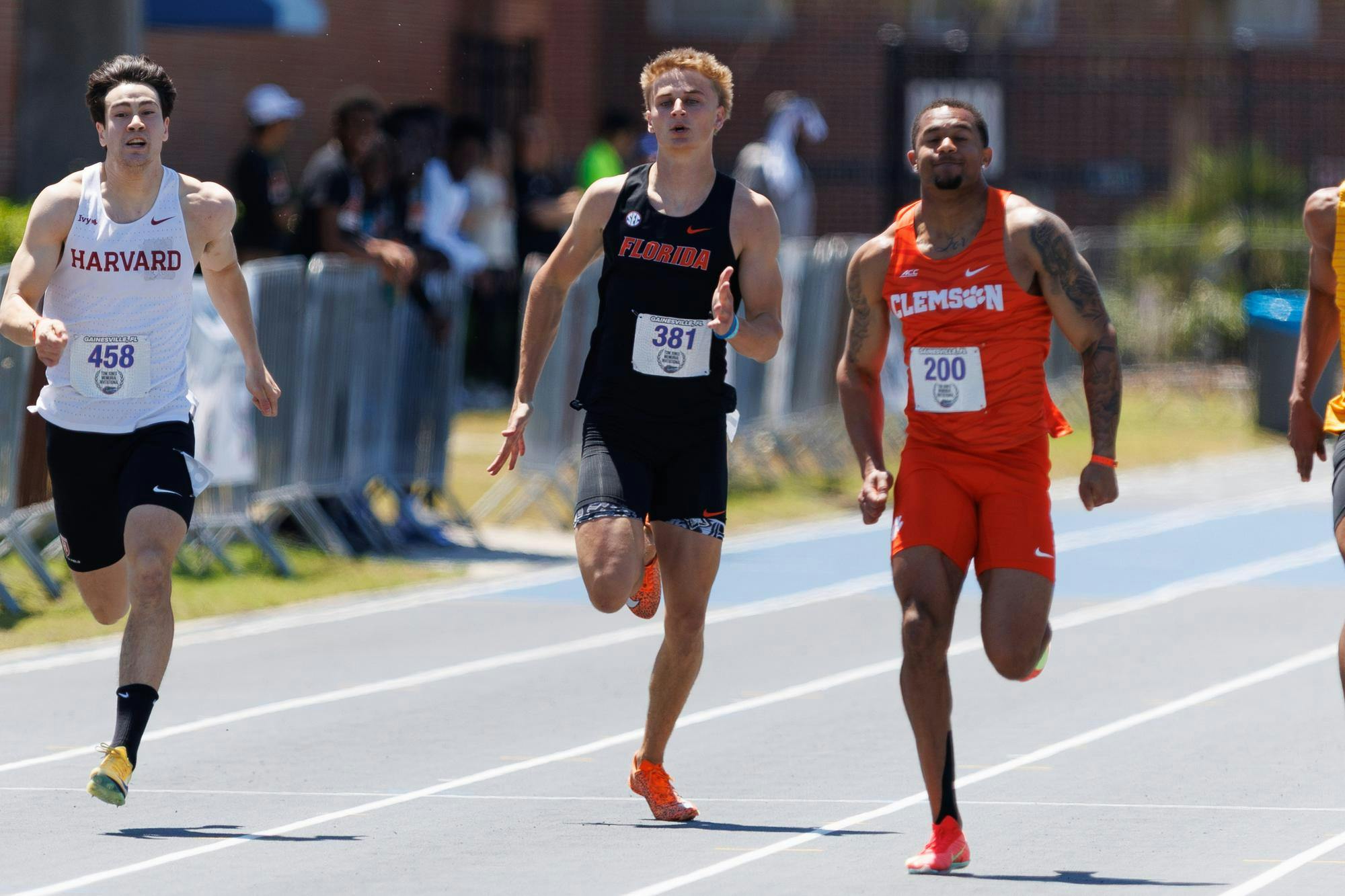 Jesse Myers competes in the men’s 200 meter during the Tom Jones Memorial Invitational in Gainesville, Fla., Friday, April 17, 2026.
