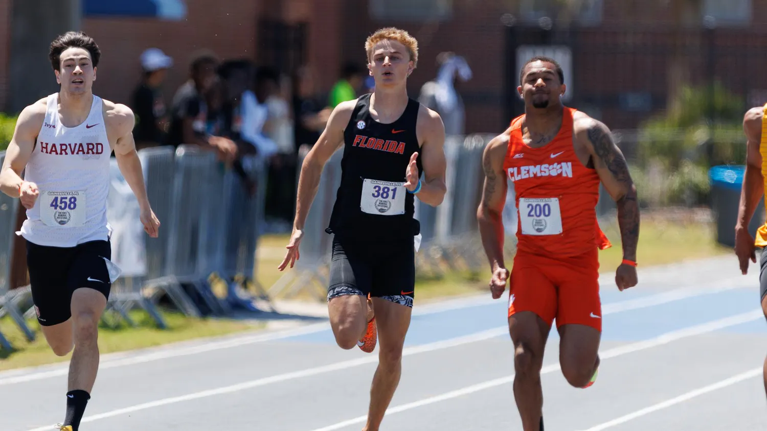 Jesse Myers competes in the men’s 200 meter during the Tom Jones Memorial Invitational in Gainesville, Fla., Friday, April 17, 2026.