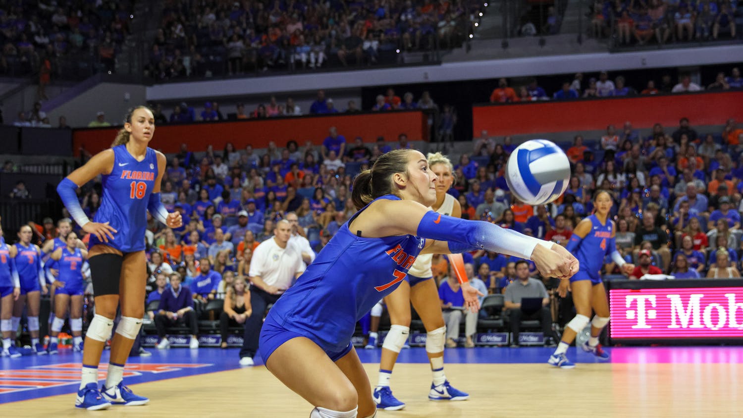Sophomore libero Emily Canaan sets the ball in the Gators' 3-2 against the Wisconsin Badgers Sunday, Sept. 17, 2023.