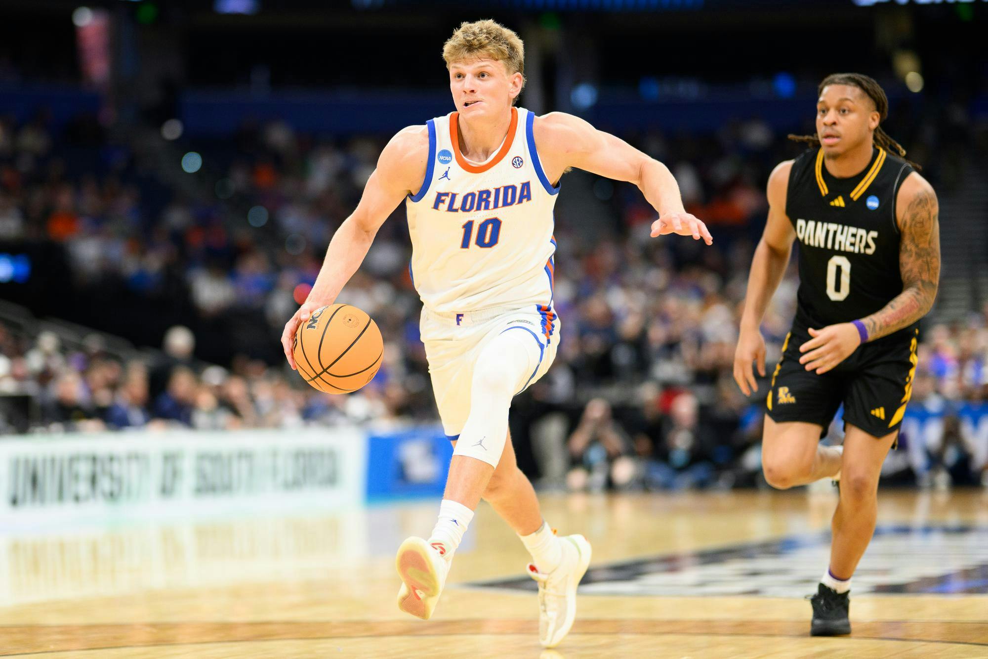 Florida forward Thomas Haugh (10) jumps during the first half of an NCAA Tournament first round game against Prairie View A&M, Friday, March 20, 2026, in Tampa, Fla.