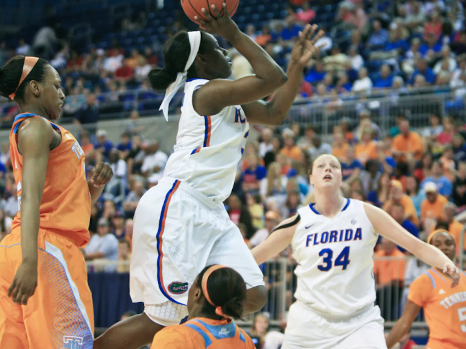 January Miller (right) attempts a shot during Florida’s 78-75 overtime loss to Tennessee on Sunday at home.