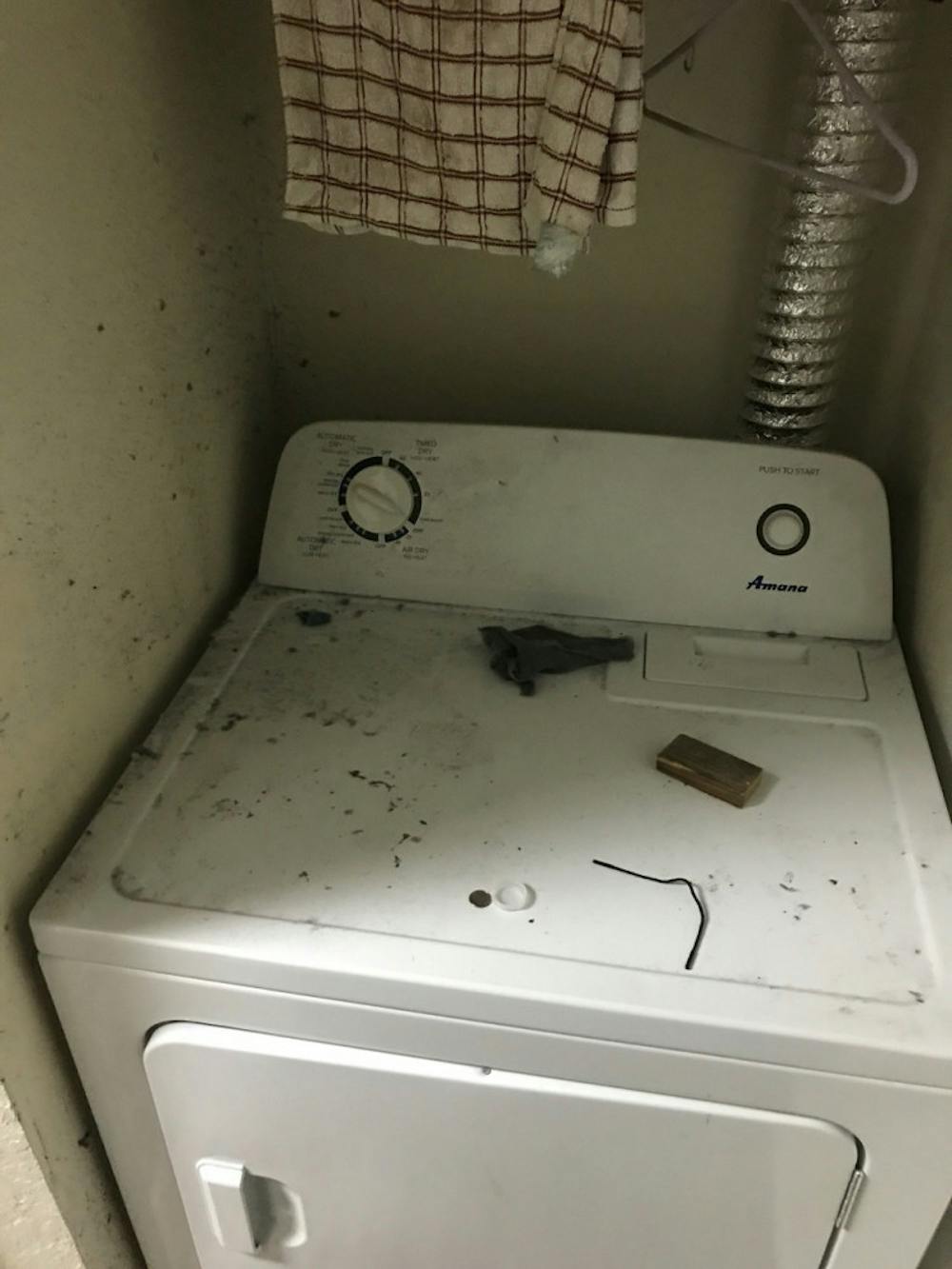 <p><span id="docs-internal-guid-ac1ab394-0d3d-95d2-ce27-bb073c33f066"><span>The washing machine in UF political science junior Herman Younger’s Pavilion on 62nd Apartment is covered with dirt. Younger said his apartment wasn’t cleaned before he moved in.</span></span></p>