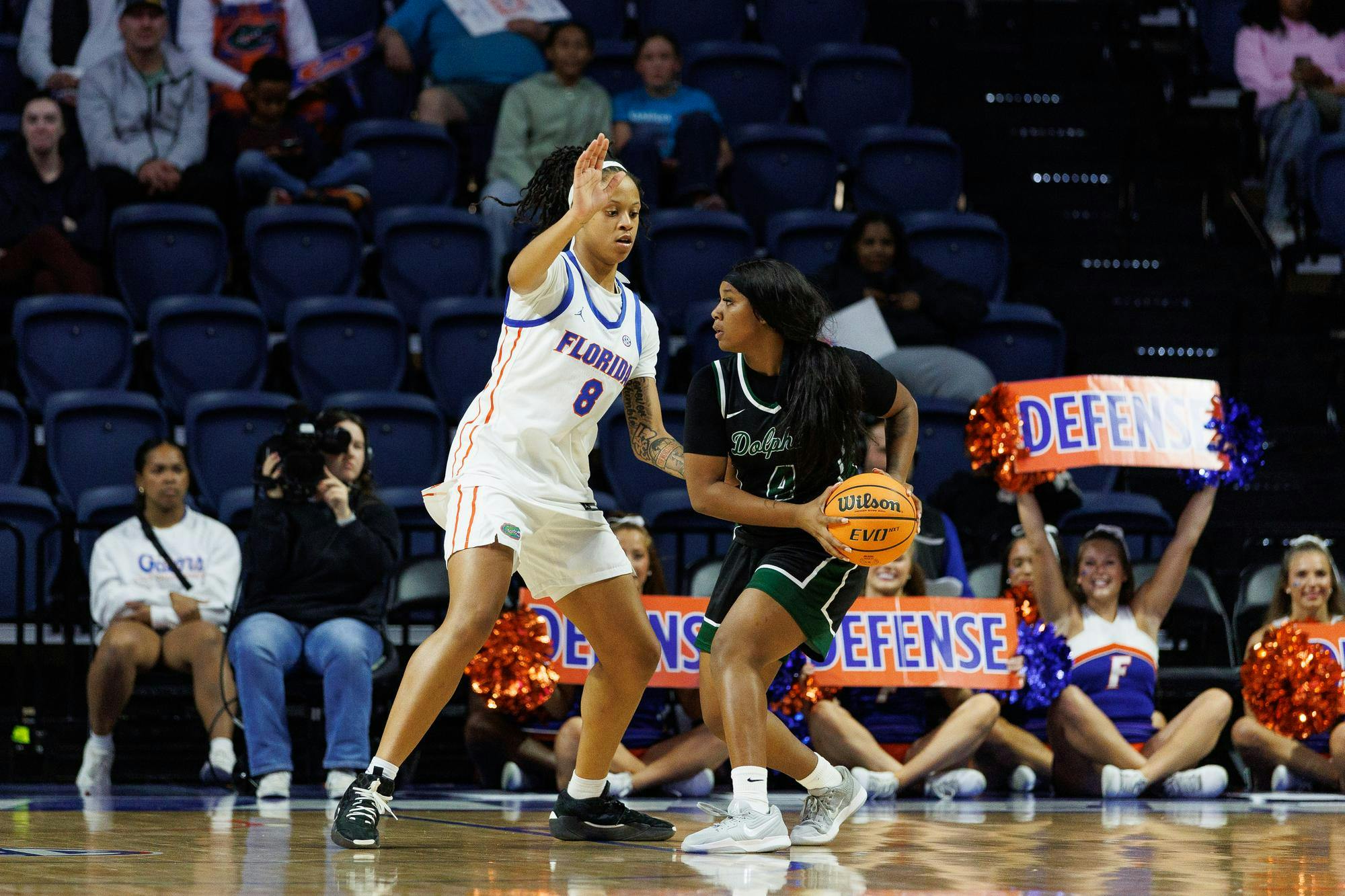 Florida's Me'Arah O'Neal (8) defends during the first half of a NCAA college basketball game against Jacksonville, Monday, Nov. 10, 2025, in Gainesville, Fla.