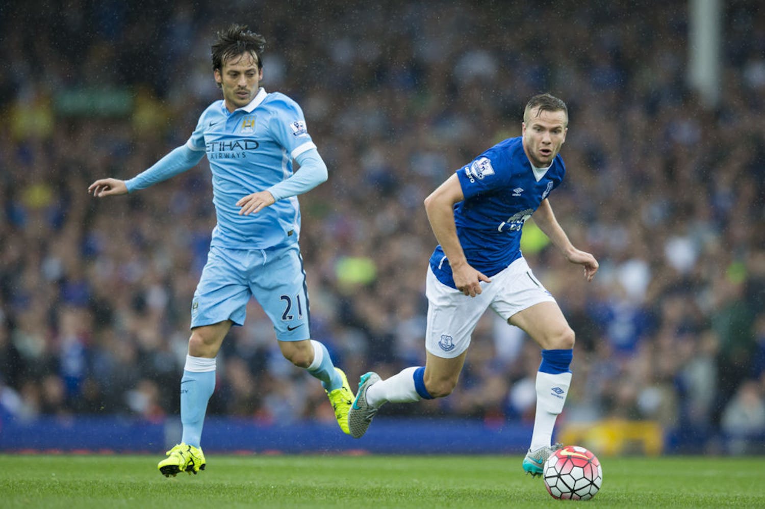 Everton's Tom Cleverley, right, fights for the ball against Manchester City's David Silva during the English Premier League soccer match between Everton and Manchester City at Goodison Park Stadium, Liverpool, England, Sunday Aug. 23, 2015. (AP Photo/Jon Super)