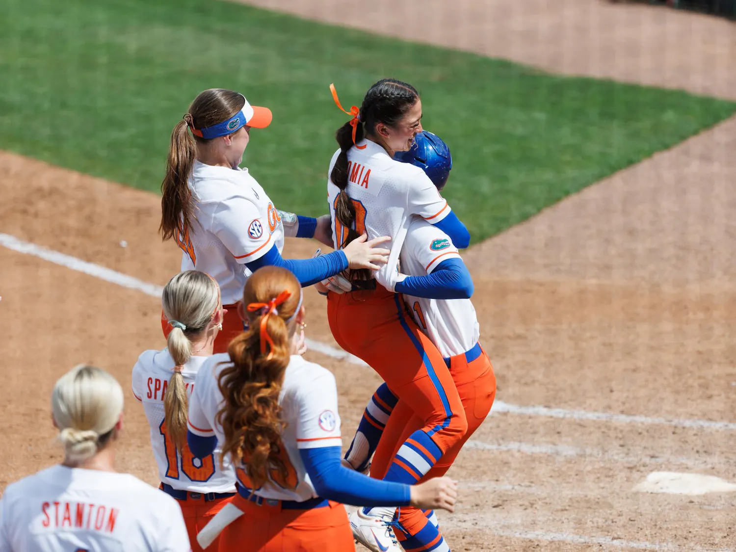 The Florida Gators softball team celebrates a walk off win of an NCAA softball game against Mississippi State, Sunday, April 5, 2026, in Gainesville, Fla.