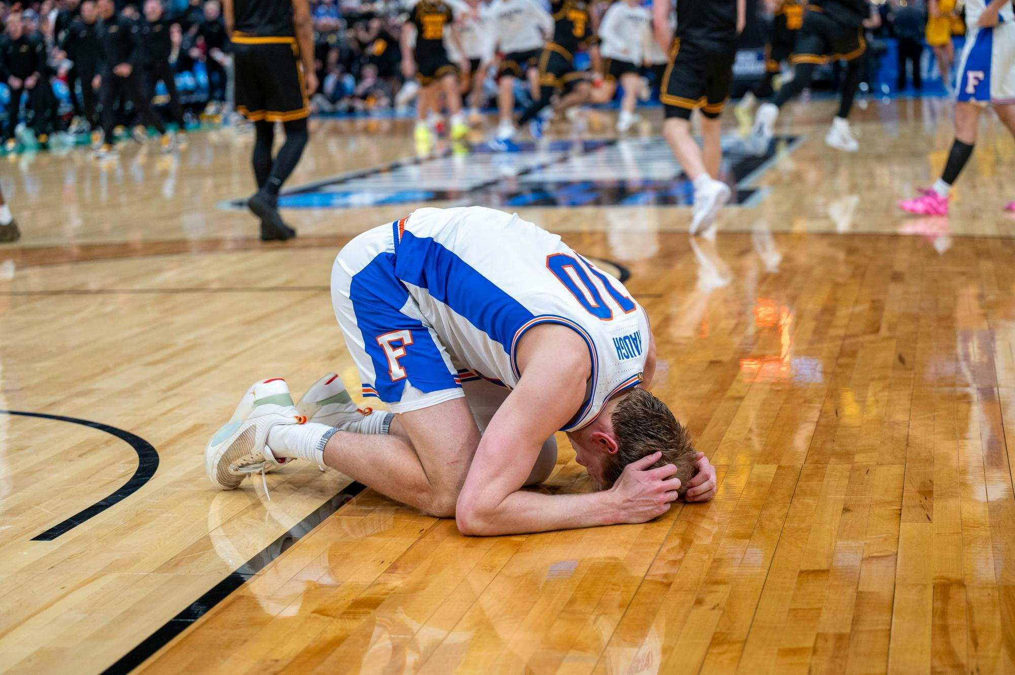 Florida forward Thomas Haugh (10) crumbles to the ground after losing an NCAA Tournament second round game against Iowa, Sunday, March 22, 2026, in Tampa, Fla.