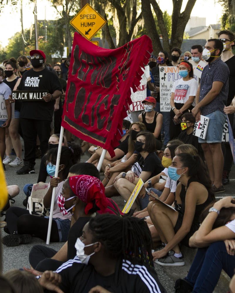 Organizers explain the gentrification of the Pleasant Street area at the third stop of the protest at A. Quinn Jones Museum and Cultural Center. Danielle Chanzes, a volunteer for the Gainesville Alliance for Equitable Development, said that after Seminary Lane apartments were torn down in 2009, hundreds of Black residents were promised affordable housing as a replacement, but no progress had been made since then.
&nbsp;