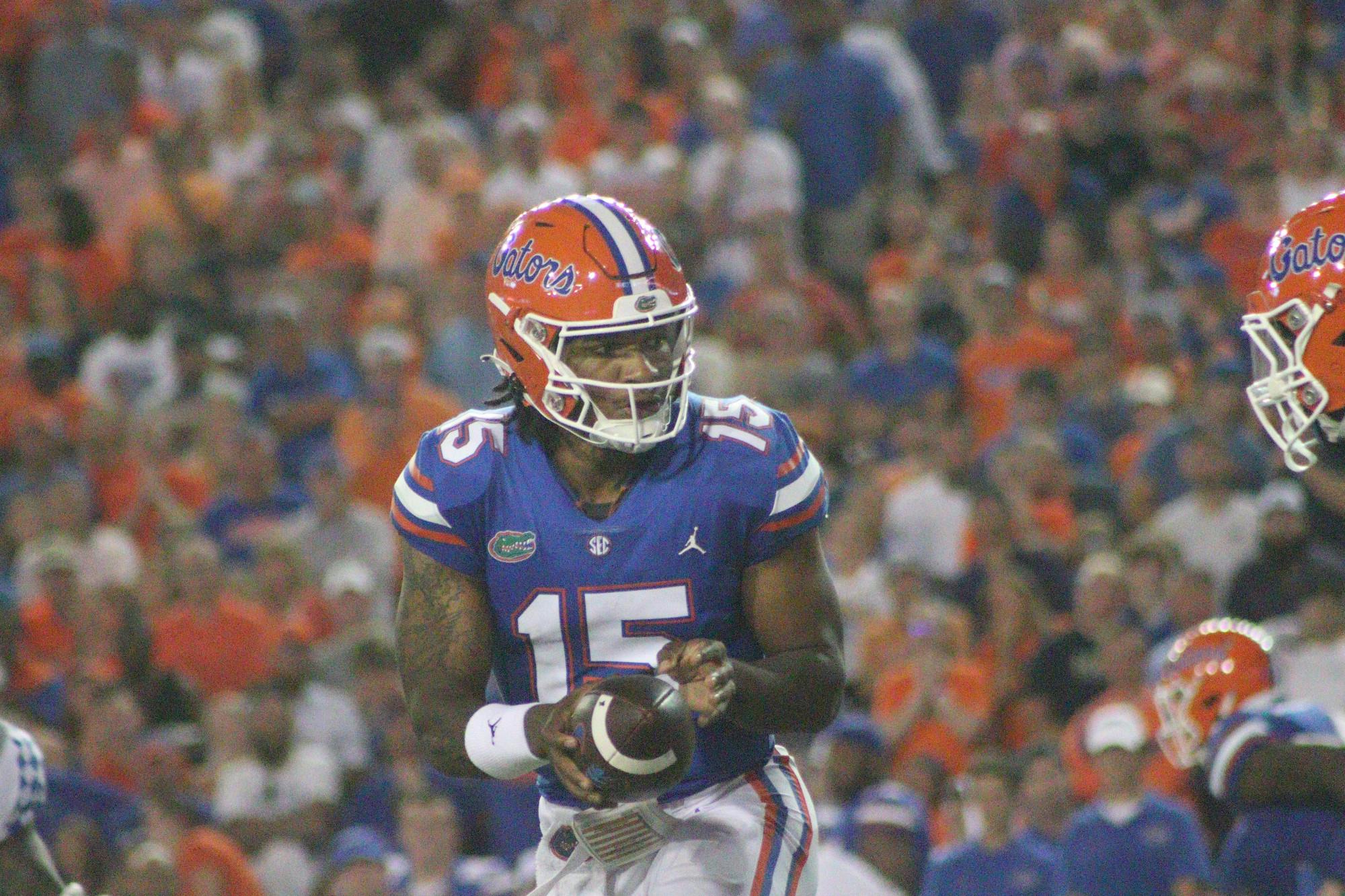 Florida quarterback Anthony Richardson holds the ball while turning to the running back in the Gators' loss to the Kentucky Wildcats Saturday, Sept. 10, 2022.