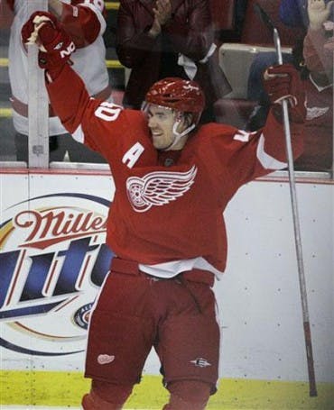 Red Wings take game 1 from Predators on Zetterberg's third-period goal