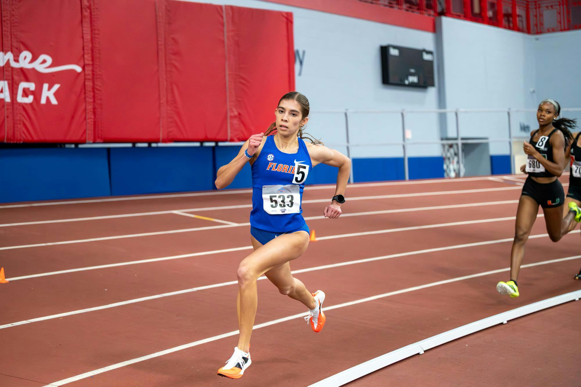 Florida distance runner Claire Stegall runs in the women’s 1000 during the Jimmy Carnes Invitational in Gainesville, Fla., Friday, Jan. 16, 2026.