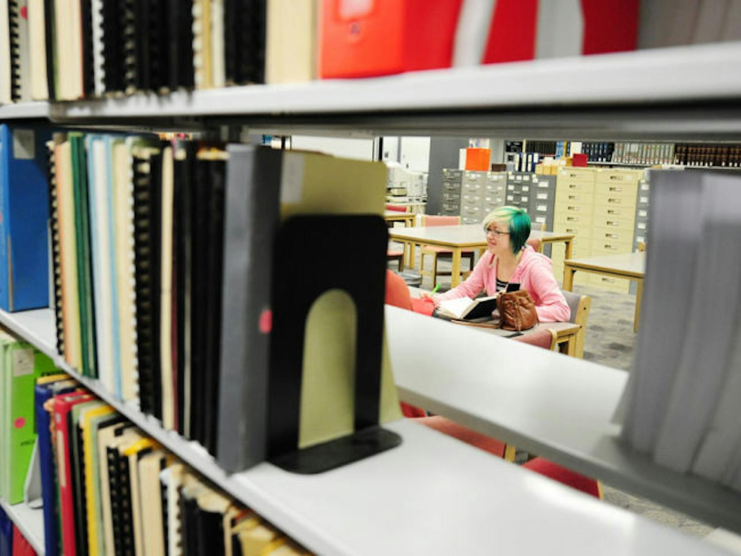 Shae Rollins, a 19-year-old UF biological engineering freshman, takes a study break with friends in Marston Science Library.
