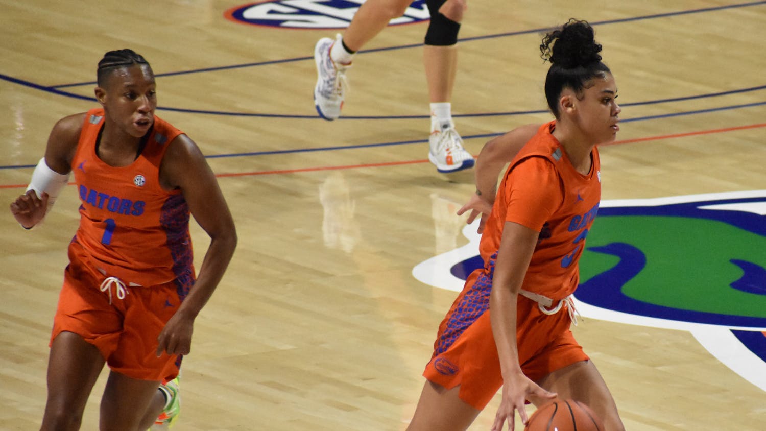 Kiki Smith (left) and Lavender Briggs (right), pictured during a game against Mizzou game Jan. 28. Smith scored a game-high 28 points for the Gators Sunday.