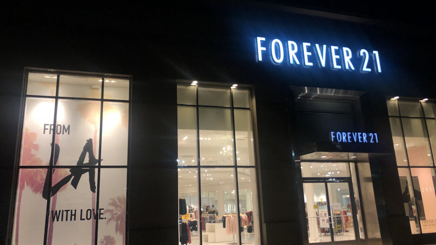 The Oaks Mall Forever 21, which will be staying open despite the company's recent bankruptcy. 