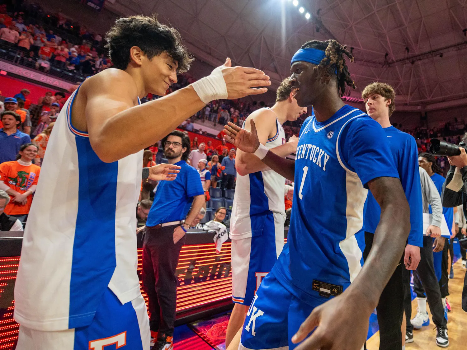 Kentucky guard Denzel Aberdeen (1) goes to hug Florida guard Xaivian Lee (1) after losing an NCAA college basketball game, Saturday, Feb. 14, 2026 at Exactech Arena in Gainesville, Fla.
