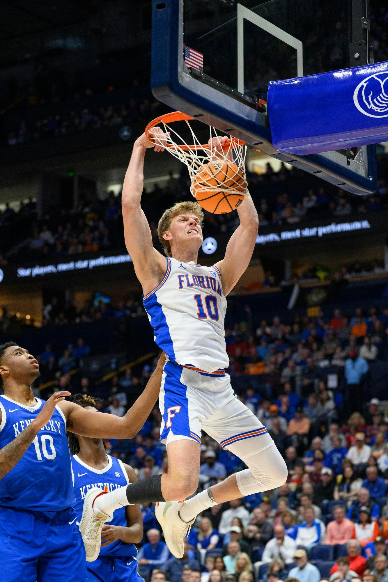 Florida forward Thomas Haugh (10) dunks during the first half of an SEC Men's Basketball Tournament quarterfinal game against Kentucky, Friday, March 13, 2026, in Nashville, Tenn.